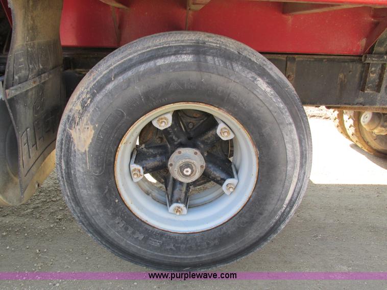 image for item I4042 1985 Ford L9000 dump truck