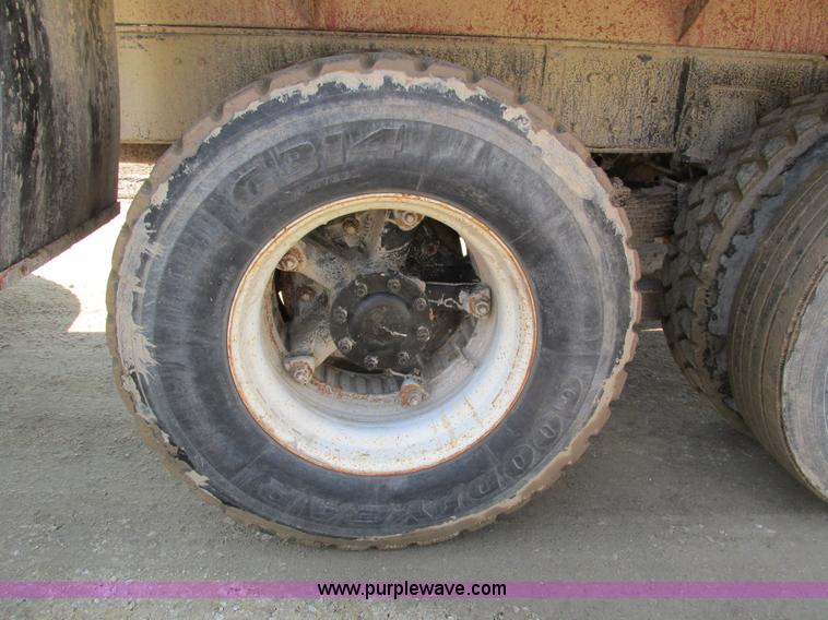 image for item I4042 1985 Ford L9000 dump truck