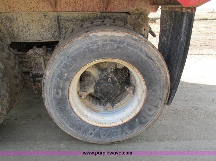 image for item I4042 1985 Ford L9000 dump truck