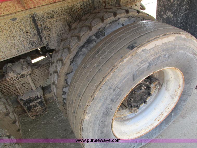 image for item I4042 1985 Ford L9000 dump truck