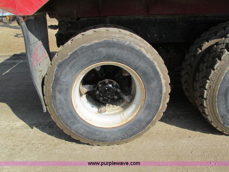 image for item I4042 1985 Ford L9000 dump truck