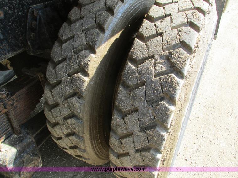 image for item I4042 1985 Ford L9000 dump truck