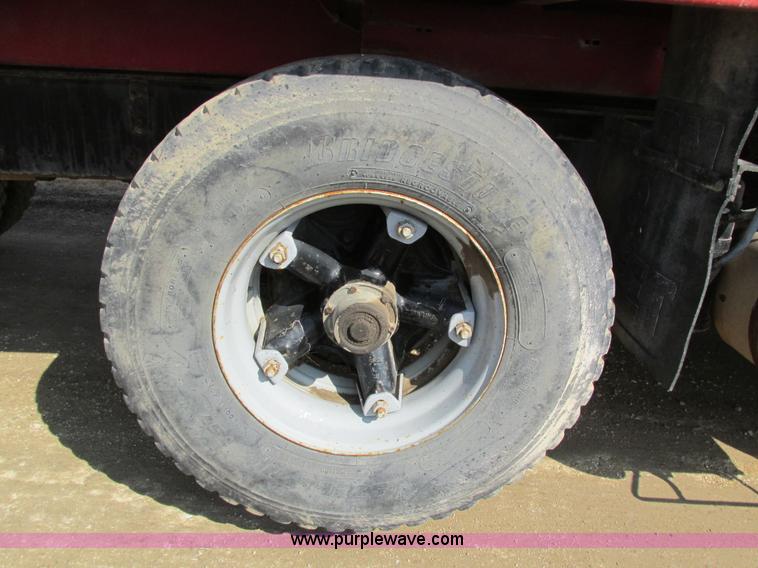 image for item I4042 1985 Ford L9000 dump truck