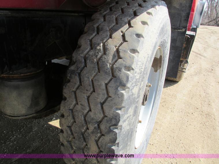 image for item I4042 1985 Ford L9000 dump truck