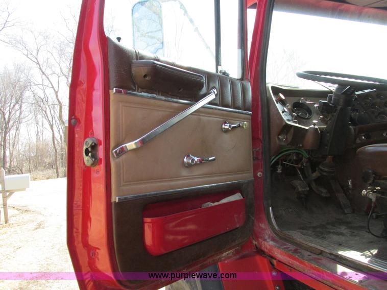 image for item I4042 1985 Ford L9000 dump truck