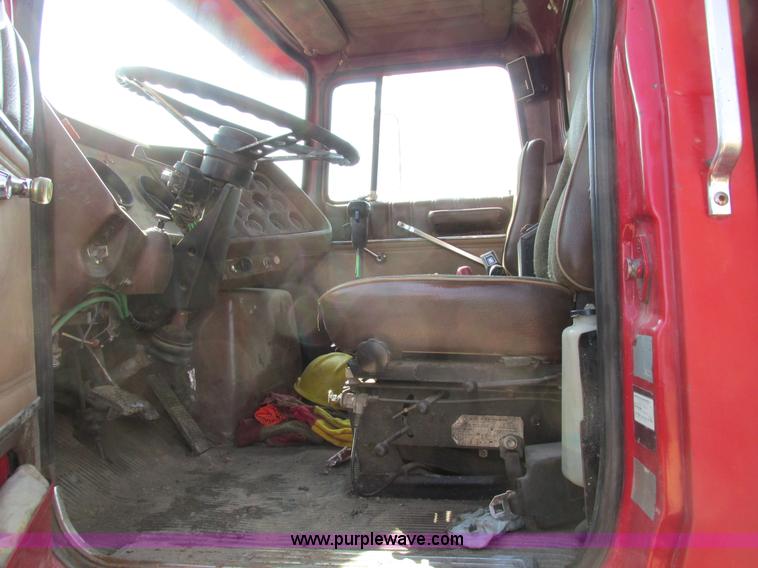 image for item I4042 1985 Ford L9000 dump truck