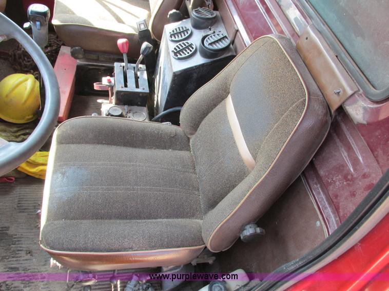 image for item I4042 1985 Ford L9000 dump truck