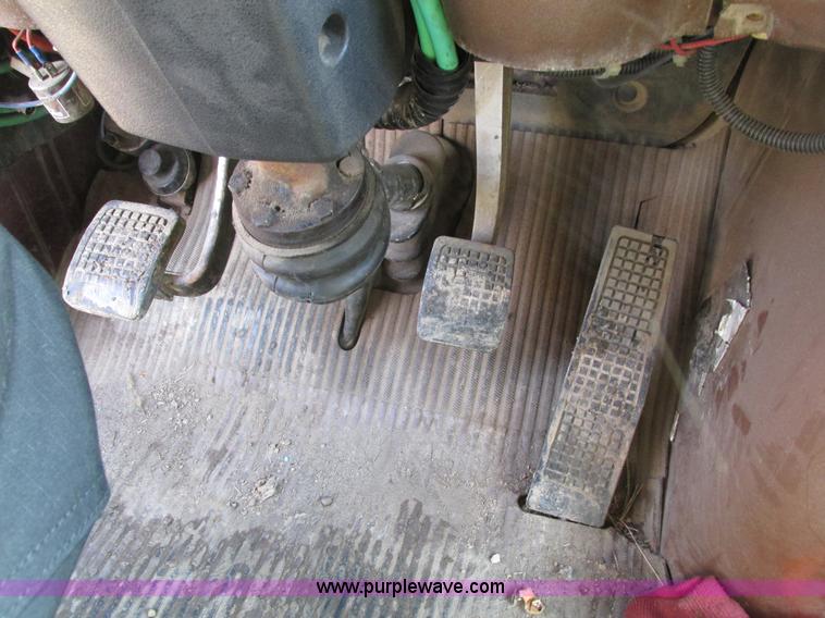 image for item I4042 1985 Ford L9000 dump truck