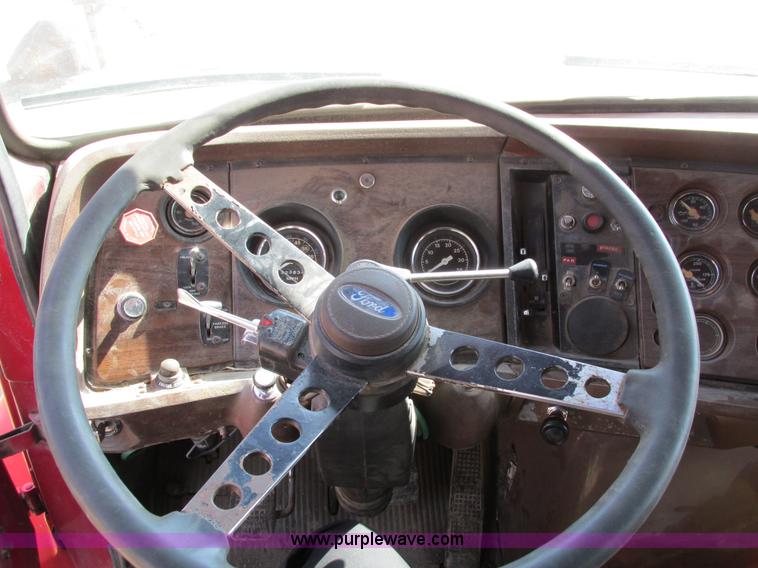 image for item I4042 1985 Ford L9000 dump truck