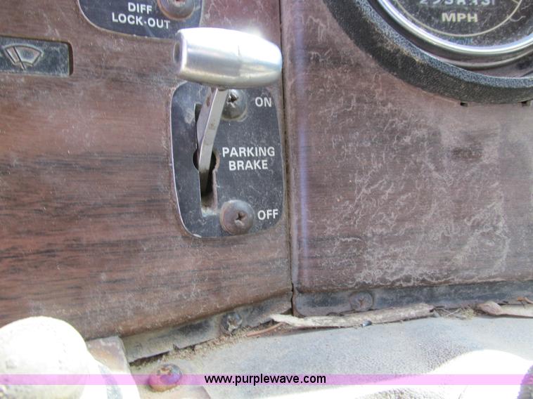 image for item I4042 1985 Ford L9000 dump truck