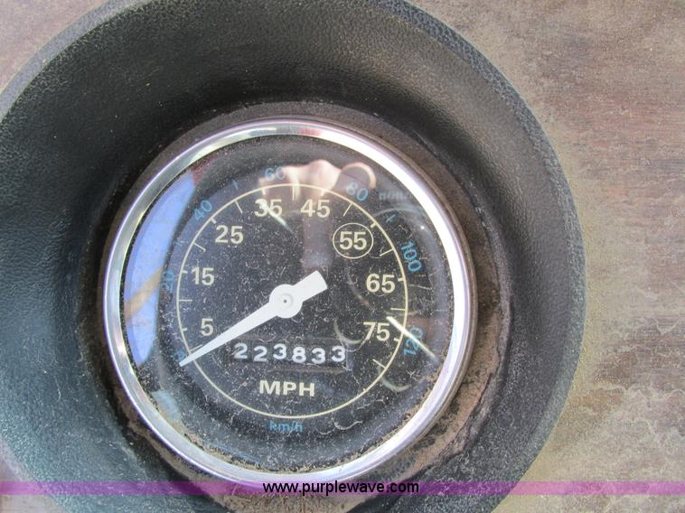 image for item I4042 1985 Ford L9000 dump truck