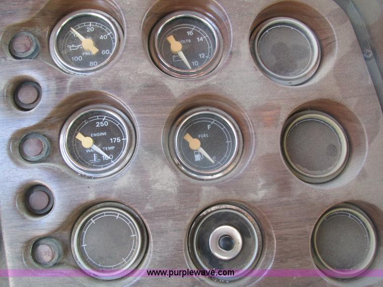 image for item I4042 1985 Ford L9000 dump truck