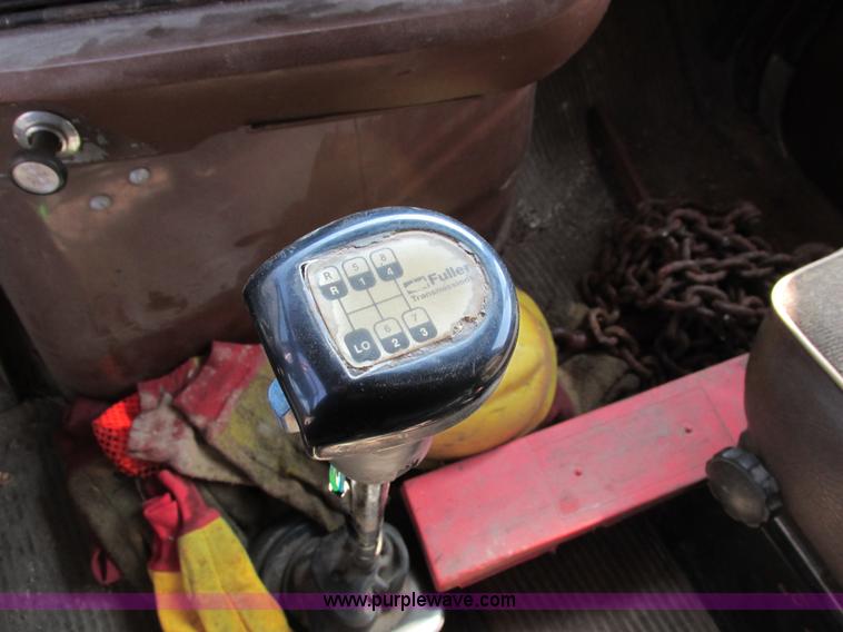 image for item I4042 1985 Ford L9000 dump truck