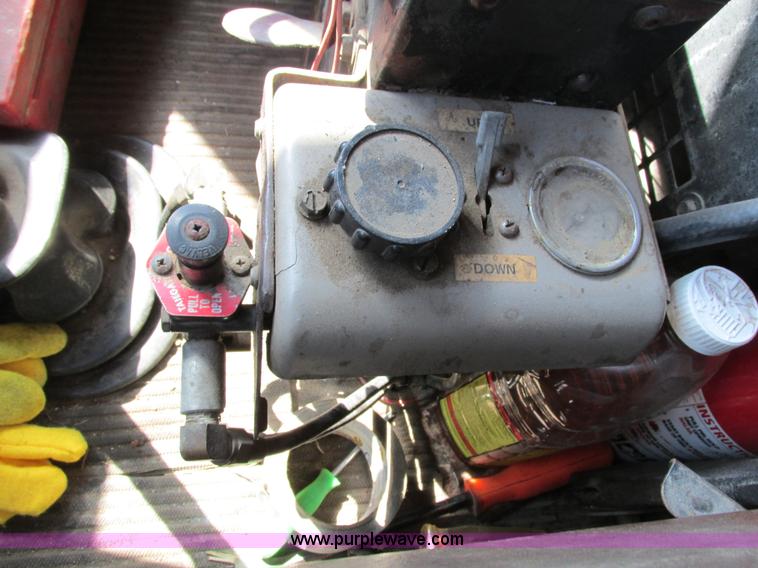 image for item I4042 1985 Ford L9000 dump truck