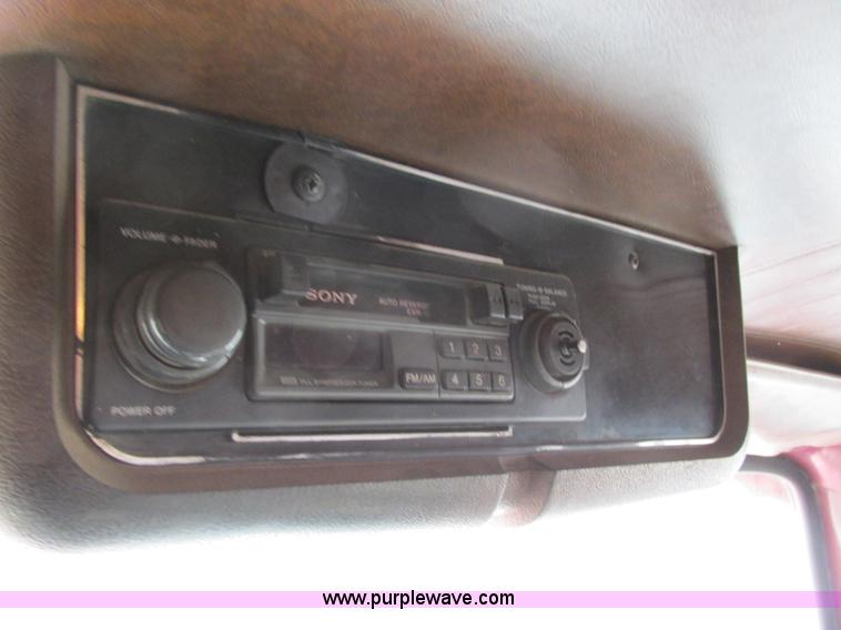 image for item I4042 1985 Ford L9000 dump truck