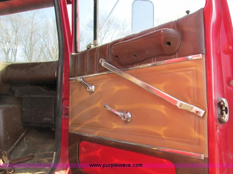 image for item I4042 1985 Ford L9000 dump truck