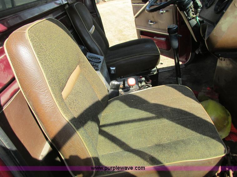 image for item I4042 1985 Ford L9000 dump truck