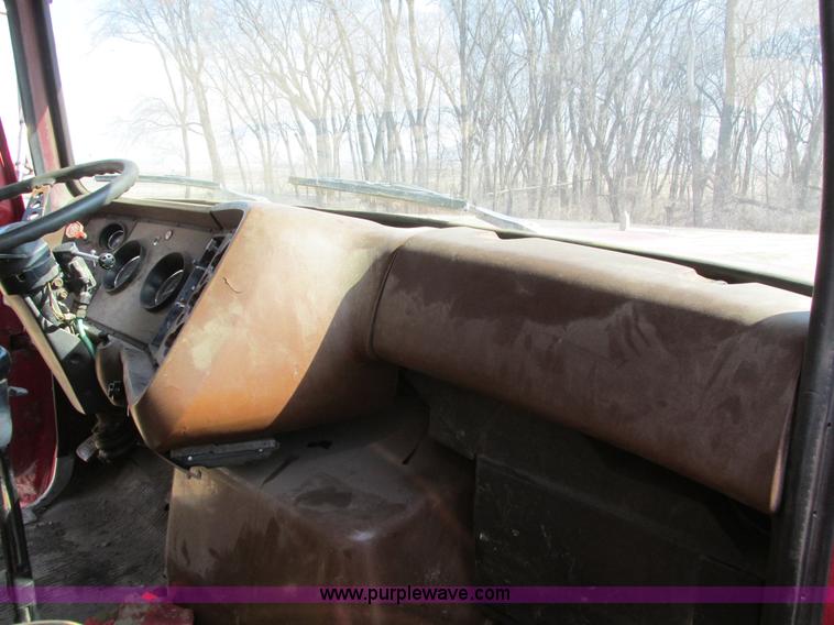 image for item I4042 1985 Ford L9000 dump truck