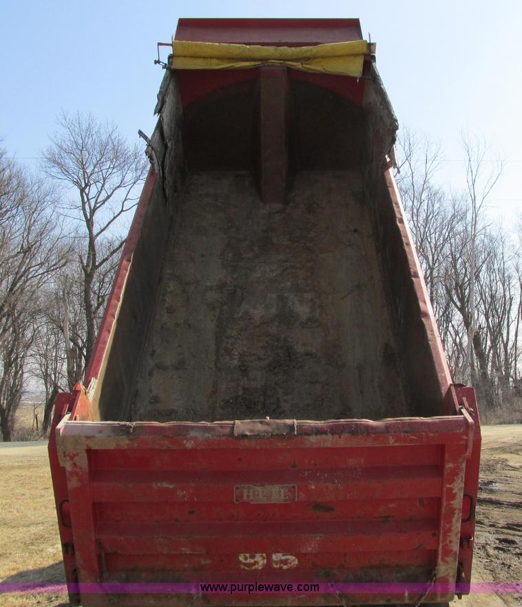 image for item I4042 1985 Ford L9000 dump truck