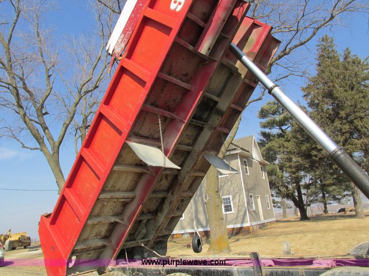 image for item I4042 1985 Ford L9000 dump truck