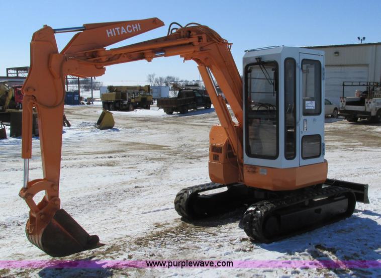 image for item I4047 1999 Hitachi EX40UR-2C compact excavator