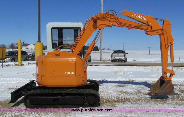 image for item I4047 1999 Hitachi EX40UR-2C compact excavator