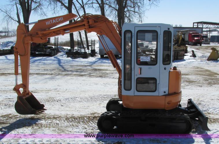 image for item I4047 1999 Hitachi EX40UR-2C compact excavator
