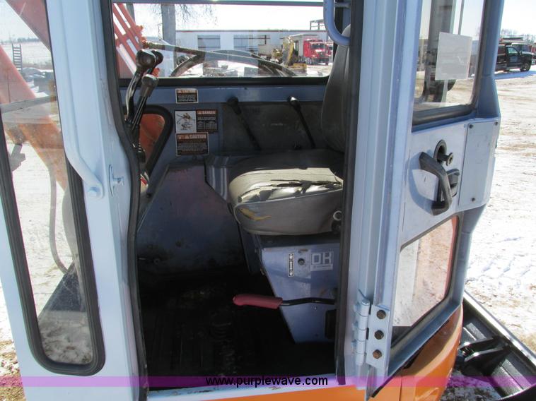 image for item I4047 1999 Hitachi EX40UR-2C compact excavator