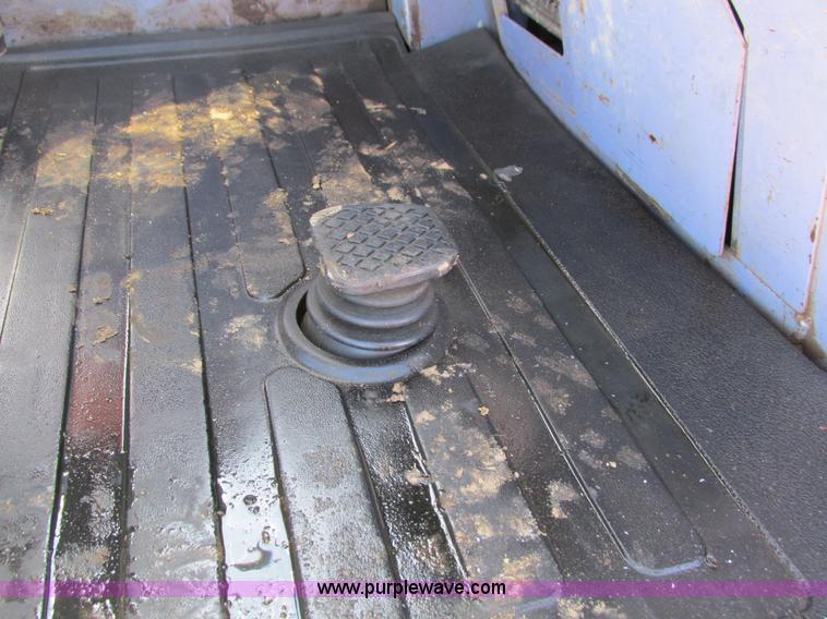 image for item I4047 1999 Hitachi EX40UR-2C compact excavator