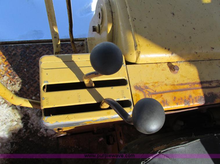 image for item I4051 1976 Caterpillar 955L track loader