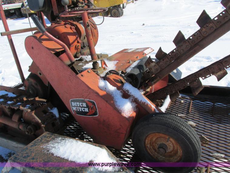 image for item I4054 Ditch Witch M4 trencher