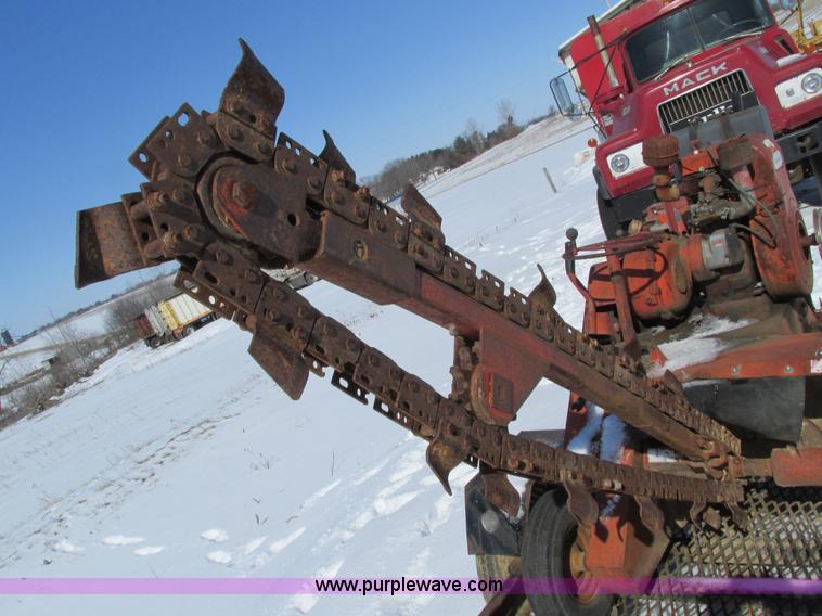 image for item I4054 Ditch Witch M4 trencher