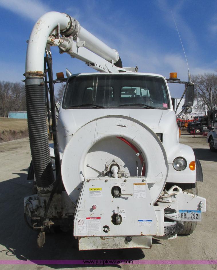 image for item I4059 2003 Sterling L7500 vacuum truck