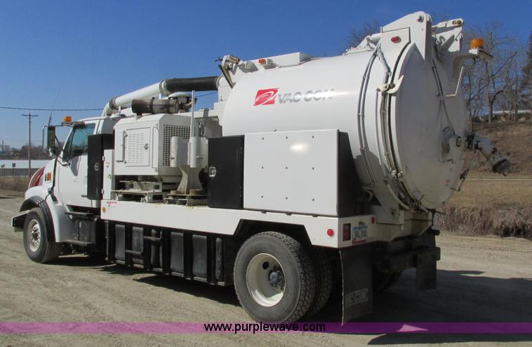 image for item I4059 2003 Sterling L7500 vacuum truck