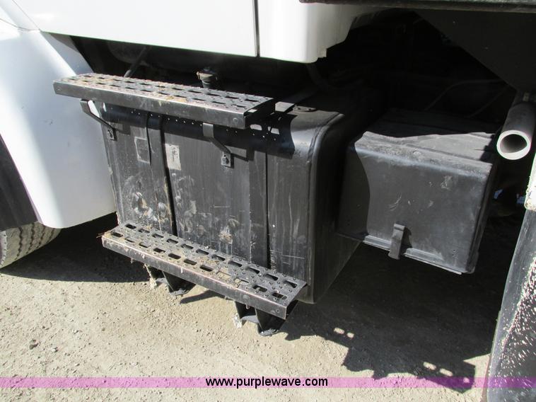 image for item I4059 2003 Sterling L7500 vacuum truck