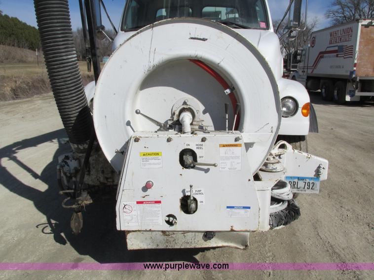 image for item I4059 2003 Sterling L7500 vacuum truck