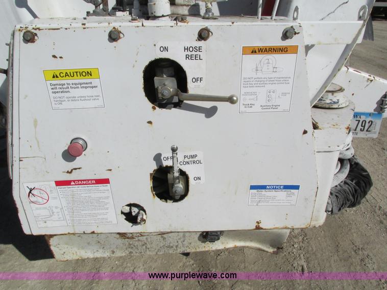 image for item I4059 2003 Sterling L7500 vacuum truck