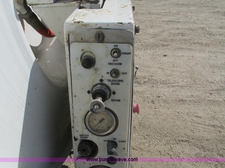 image for item I4059 2003 Sterling L7500 vacuum truck