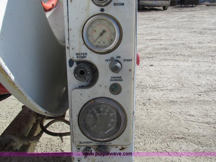 image for item I4059 2003 Sterling L7500 vacuum truck