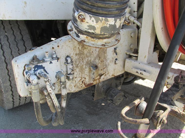image for item I4059 2003 Sterling L7500 vacuum truck