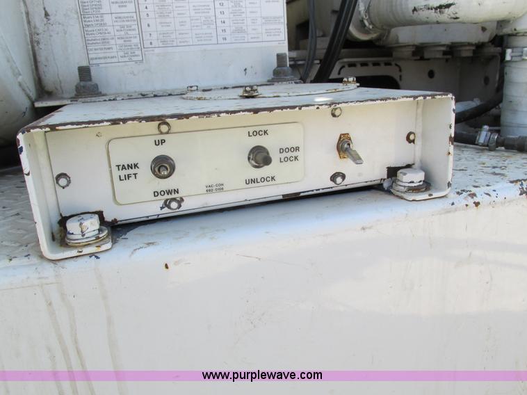 image for item I4059 2003 Sterling L7500 vacuum truck