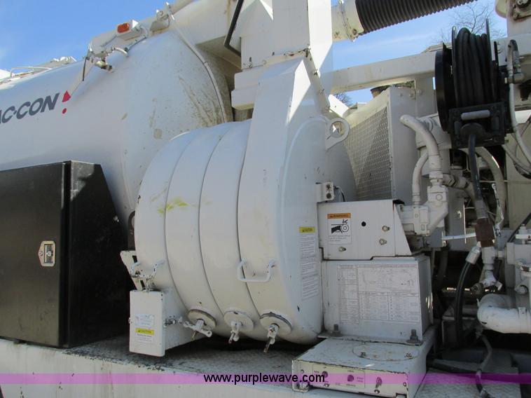 image for item I4059 2003 Sterling L7500 vacuum truck