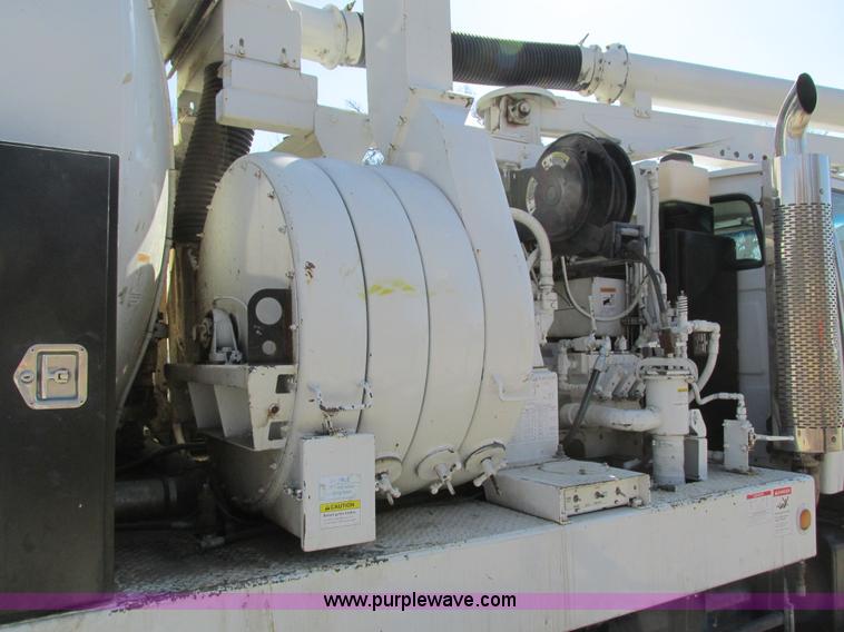 image for item I4059 2003 Sterling L7500 vacuum truck