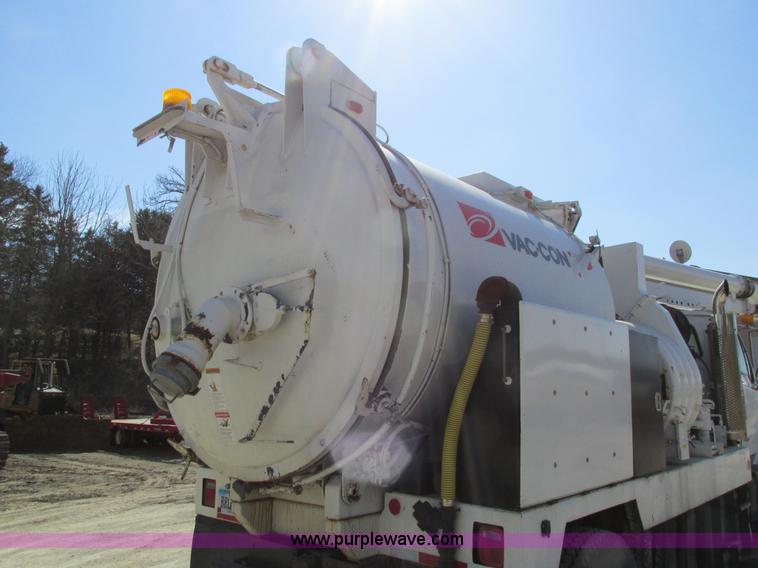 image for item I4059 2003 Sterling L7500 vacuum truck