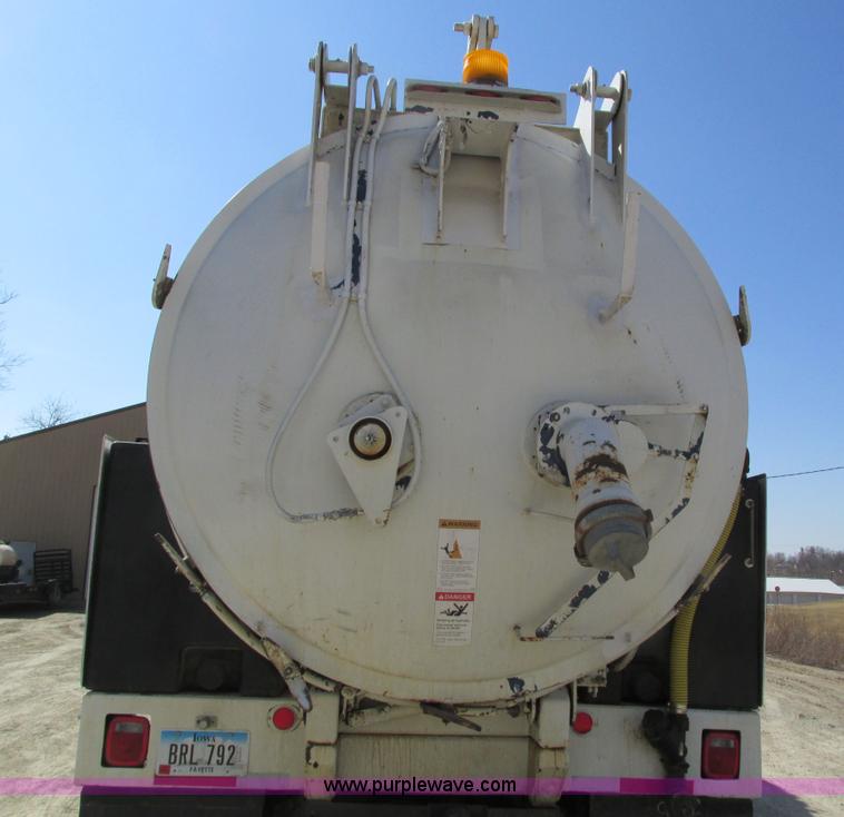 image for item I4059 2003 Sterling L7500 vacuum truck