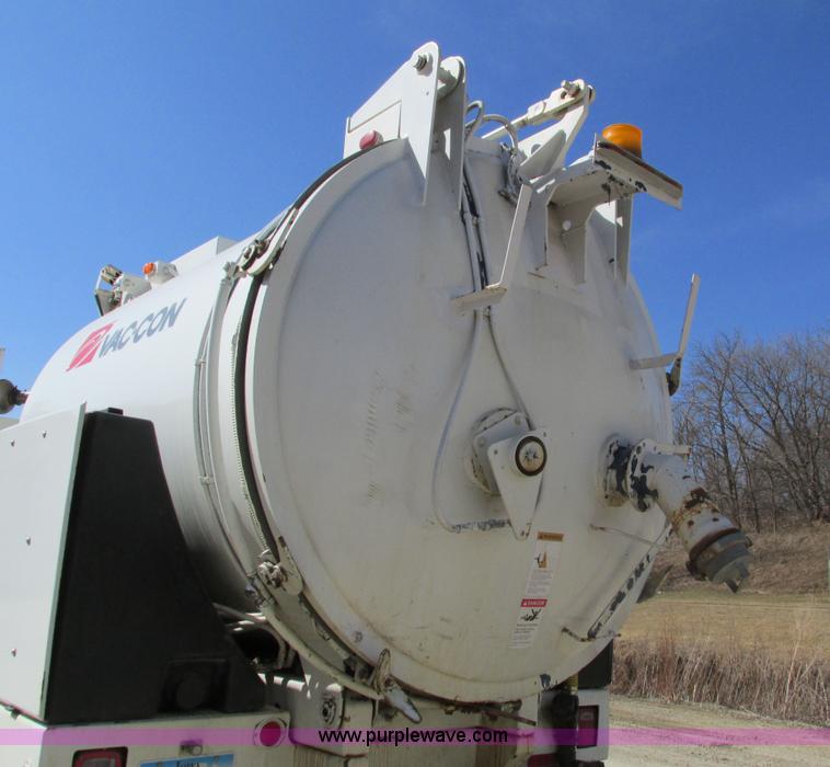 image for item I4059 2003 Sterling L7500 vacuum truck