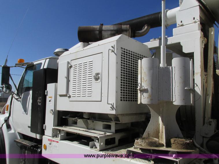 image for item I4059 2003 Sterling L7500 vacuum truck