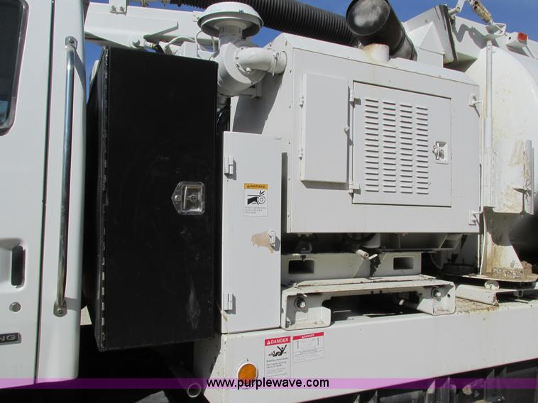 image for item I4059 2003 Sterling L7500 vacuum truck