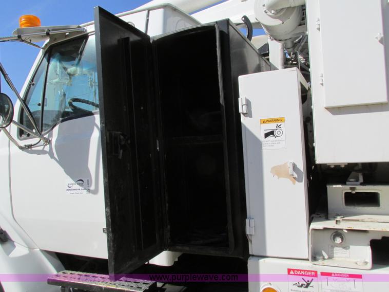 image for item I4059 2003 Sterling L7500 vacuum truck