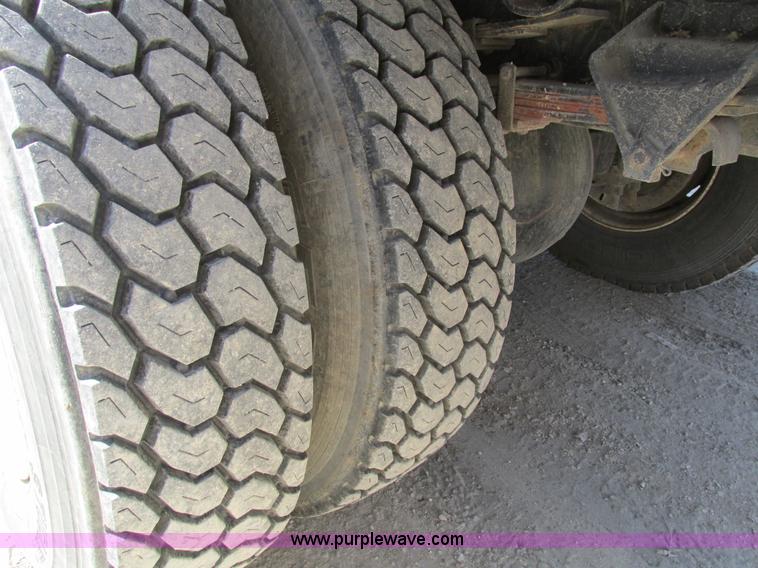 image for item I4059 2003 Sterling L7500 vacuum truck